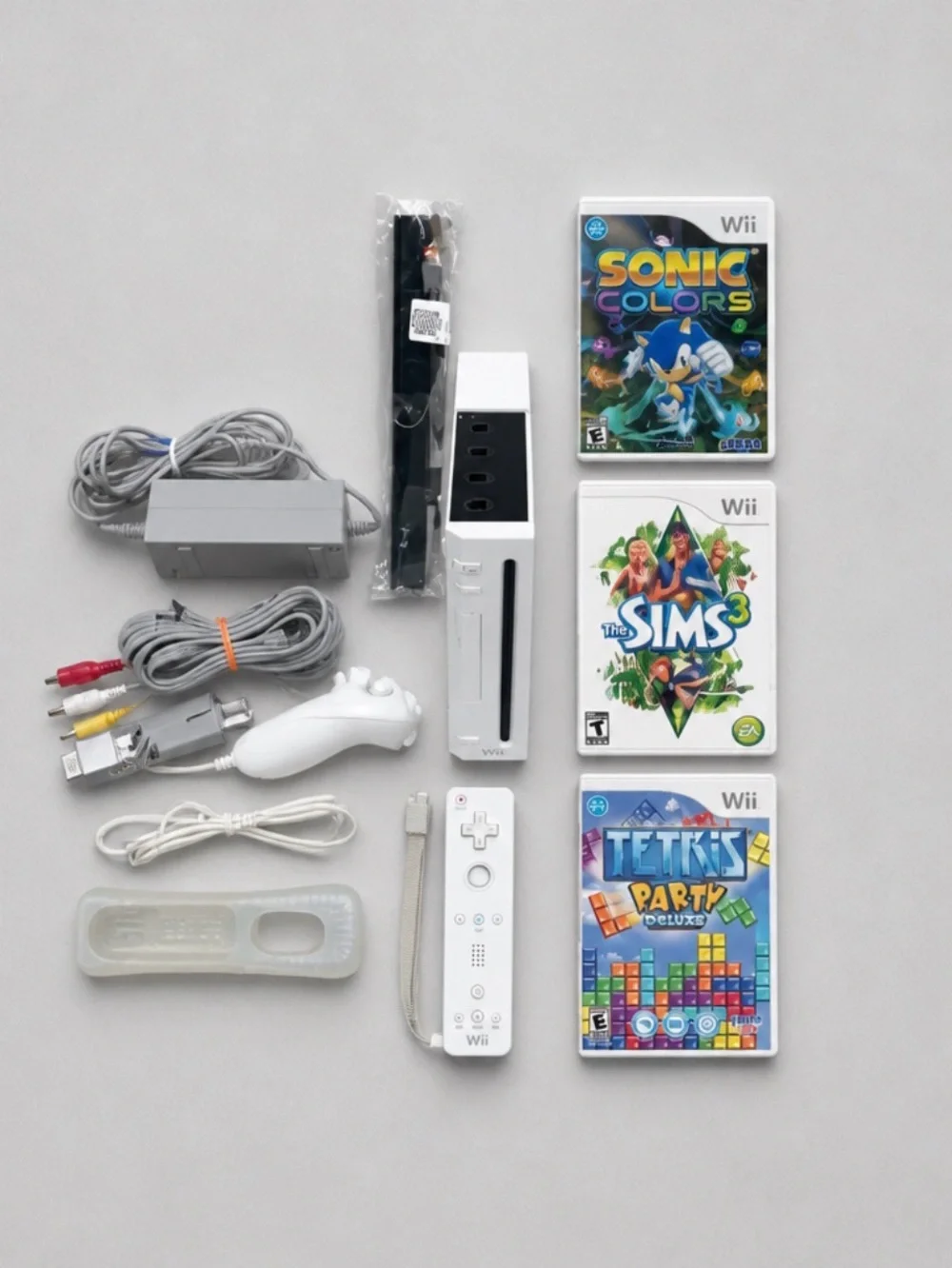 Nintendo Wii RVL-001 Console, Controller, Nunchuck, 3 Games Bundle - Tested